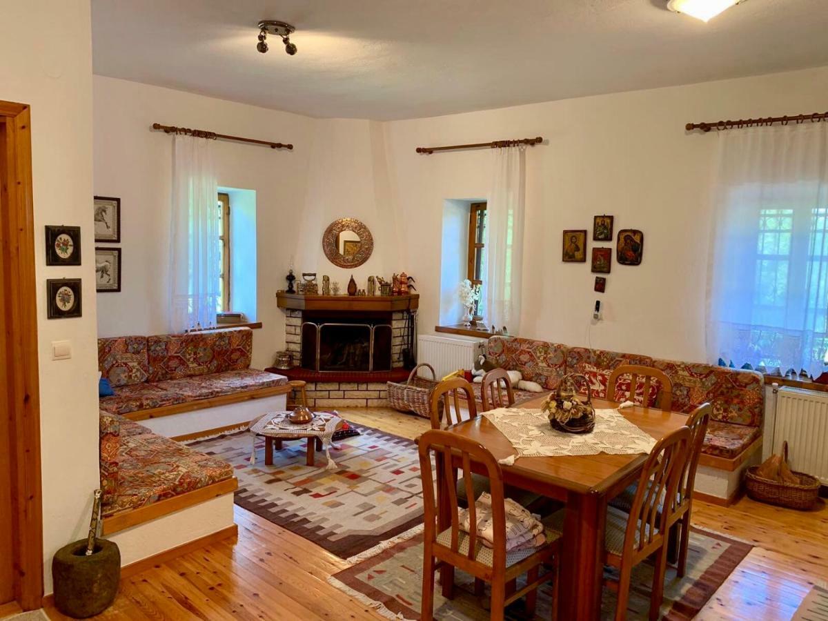 Villa Πέτρινο Παραδοσιακό Σπίτι "Χιονάτη" Nimfaíon Esterno foto